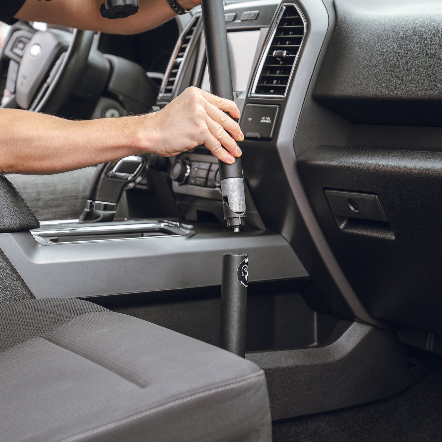 RAM No-Drill Ball Mount for '15-25 Ford