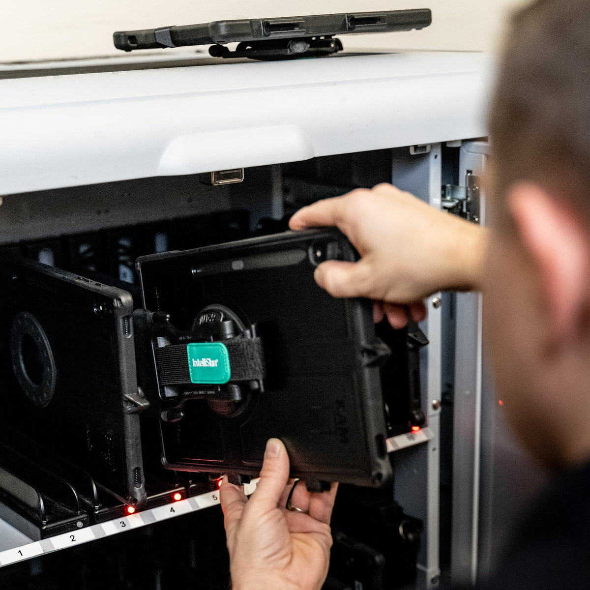 GDS® Slide Dock™ with Power Delivery & Magnetic Base