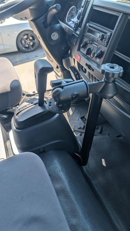 RAM-VB-197-SW2NT RAM No-Drill Vehicle Mount for '00-17